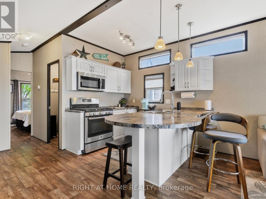 3500 Lauderdale Pt Crescent, Sparrow Lake