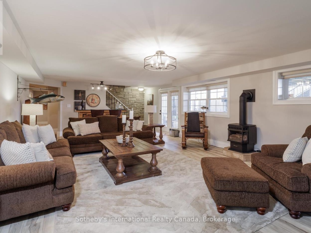 427 West Browns Road E, Weeduck Lake