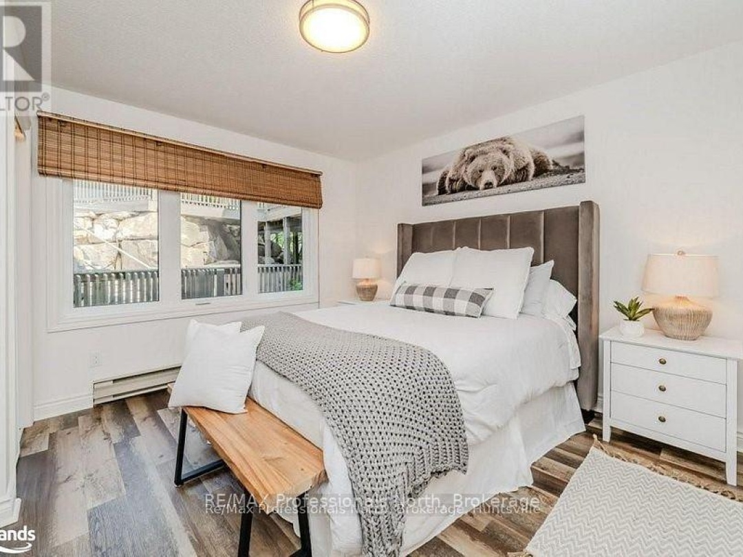 105 33 Deerhurst Greens Drive, Peninsula Lake