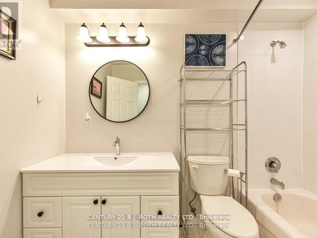 302 - 125 BOND STREET, 