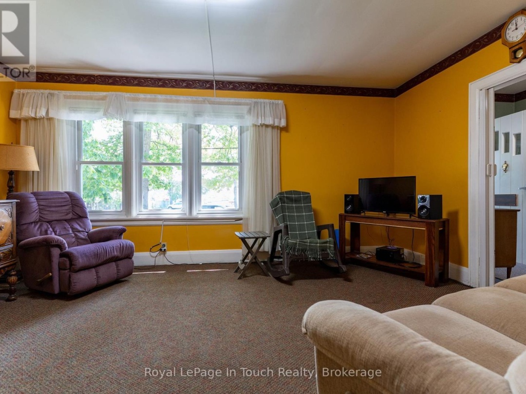 2596 HONEY HARBOUR ROAD, 