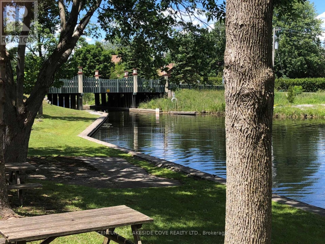 Unit 5 4 Paradise Boulevard, Lake Simcoe