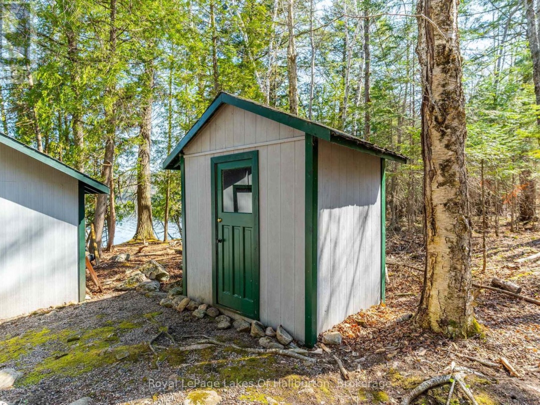 1096 Reg's Trail, Drag Lake