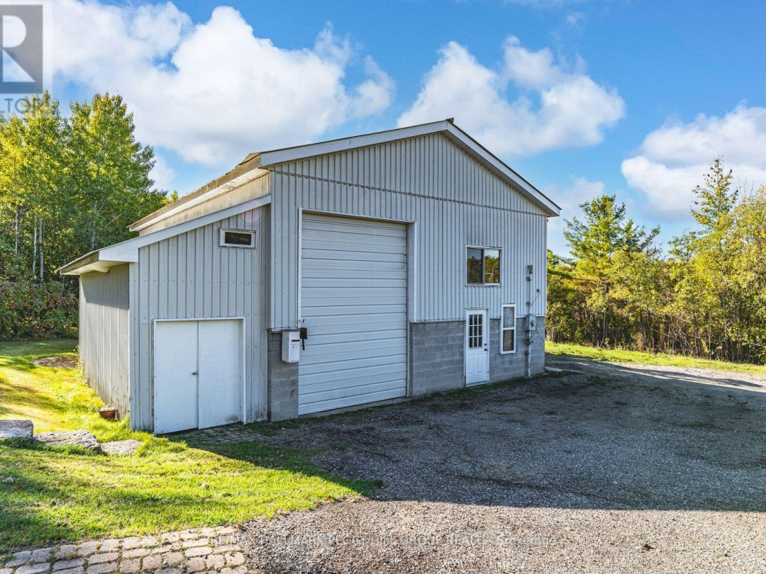 1564 HONEY HARBOUR ROAD, 