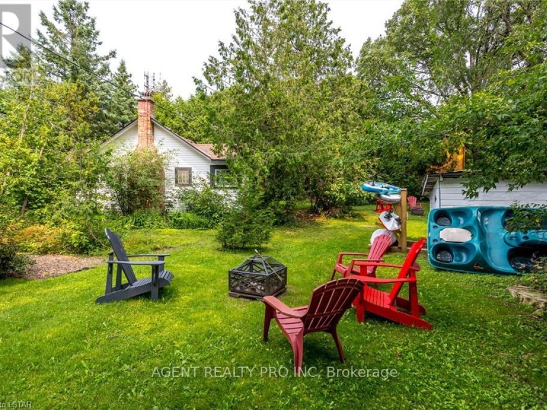 21 ORIOLE ROAD, Cameron Lake