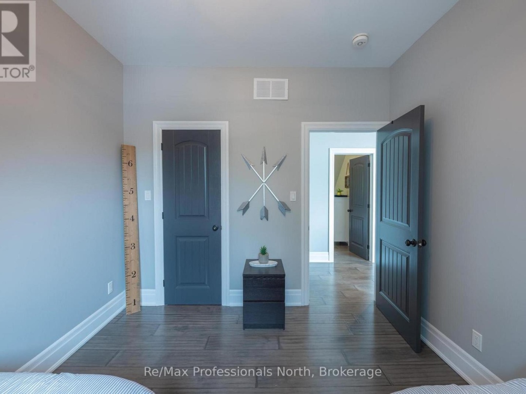 1024 ALBERT LANE E, Kawagama Lake