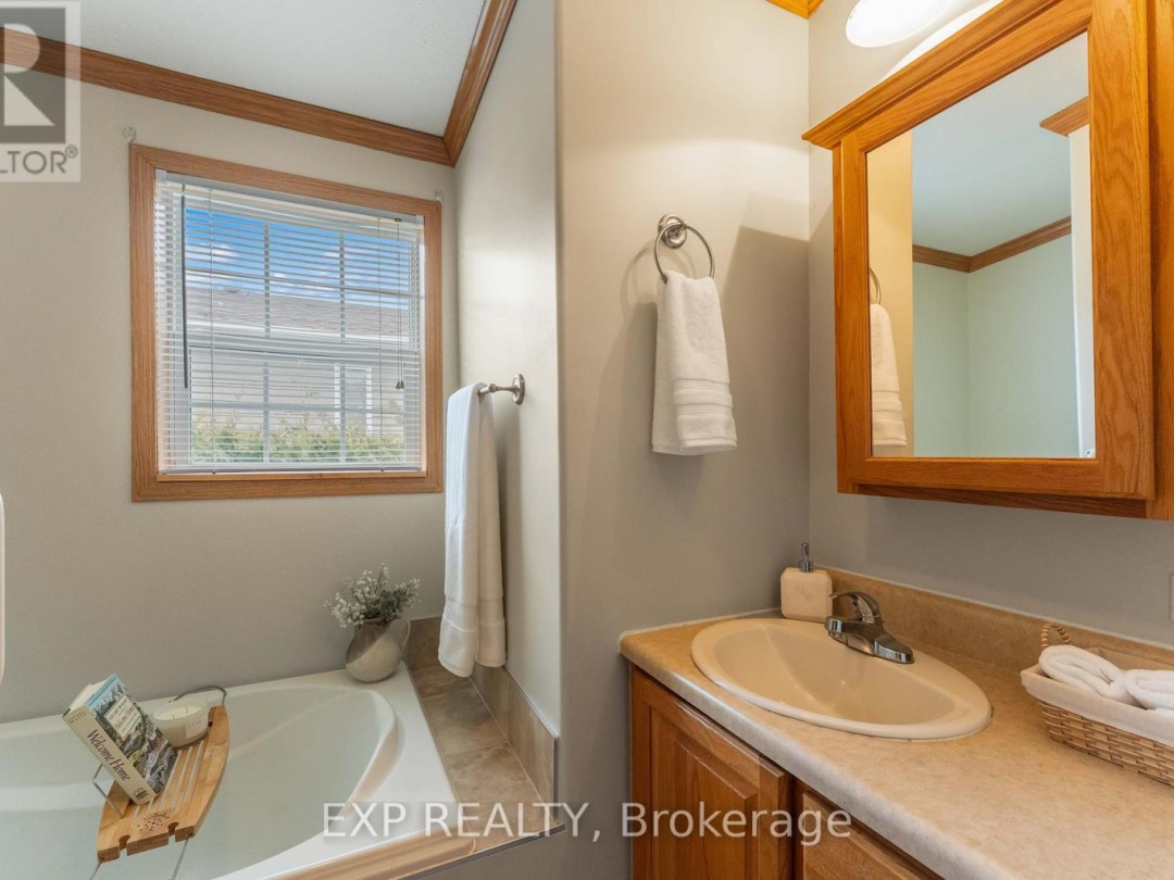 56 CREEKSIDE CIRCLE, 