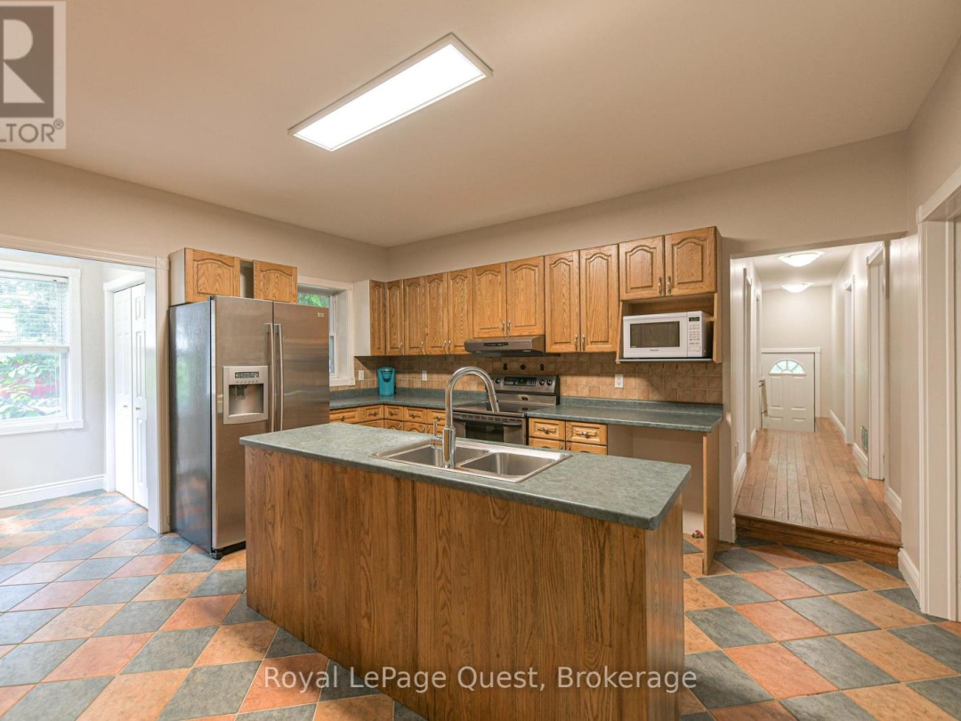 1046 SOUTHWOOD ROAD, 