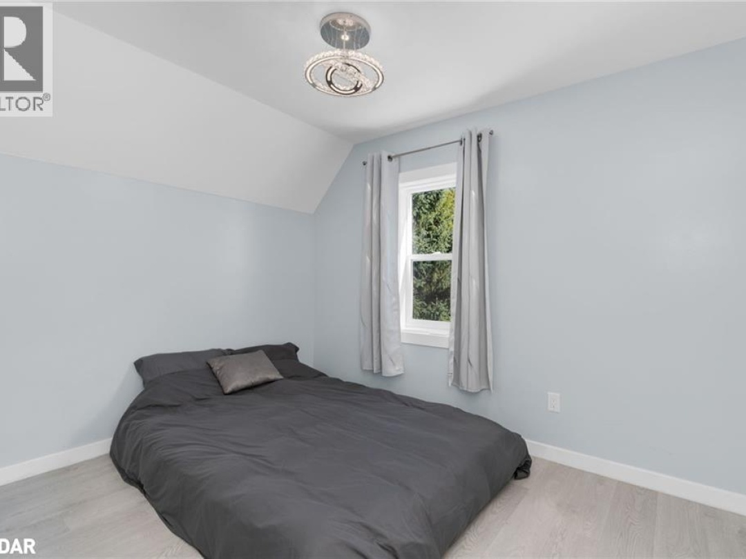 14 FETTERLY Street N, 