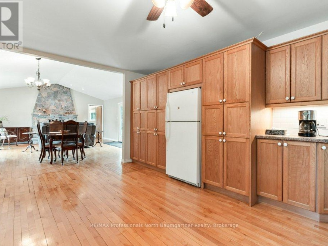 1080 Queen's Line Road, Minden Hills