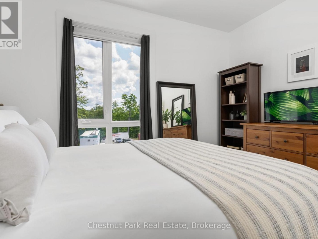 109 - 18 CAMPUS TRAIL, 