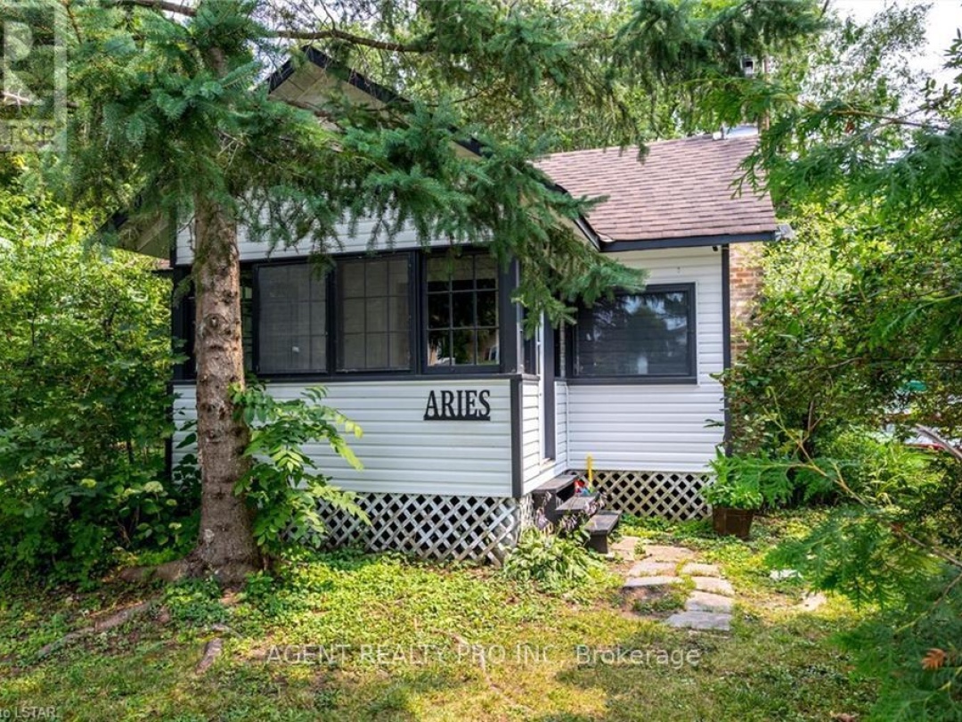 21 ORIOLE ROAD, Cameron Lake