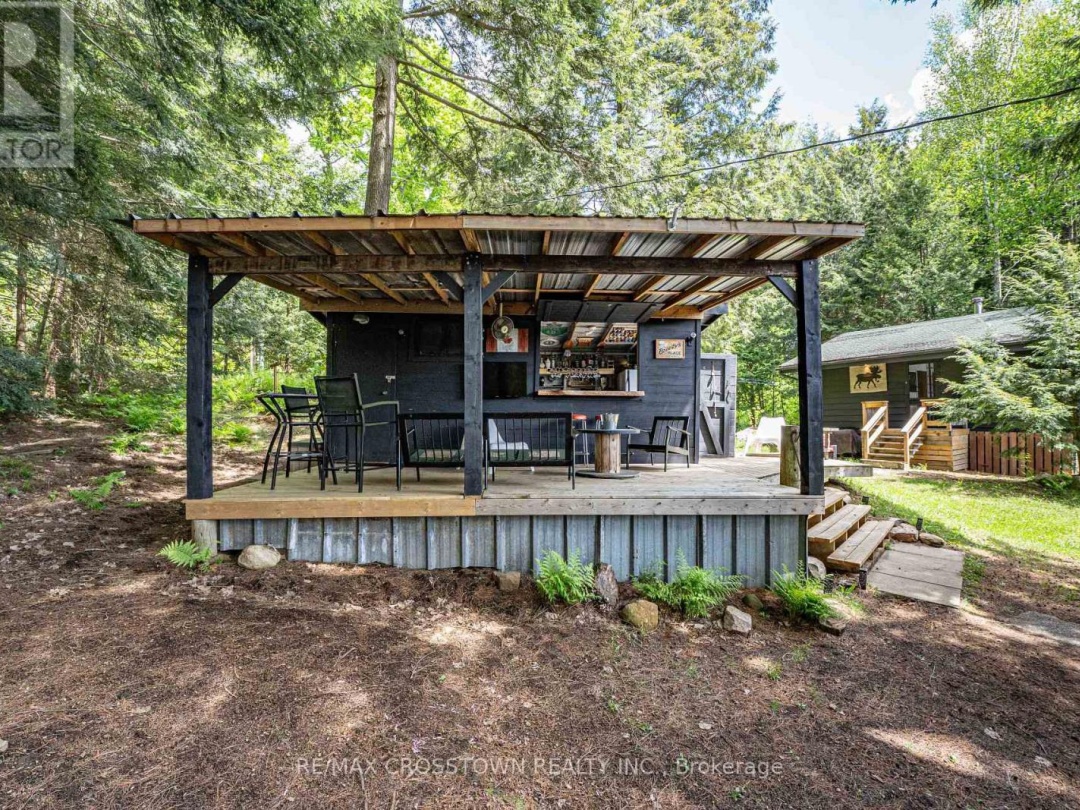 228 Macbeth Island, Wood Lake