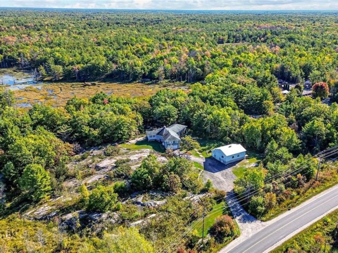 1564 HONEY HARBOUR ROAD, 