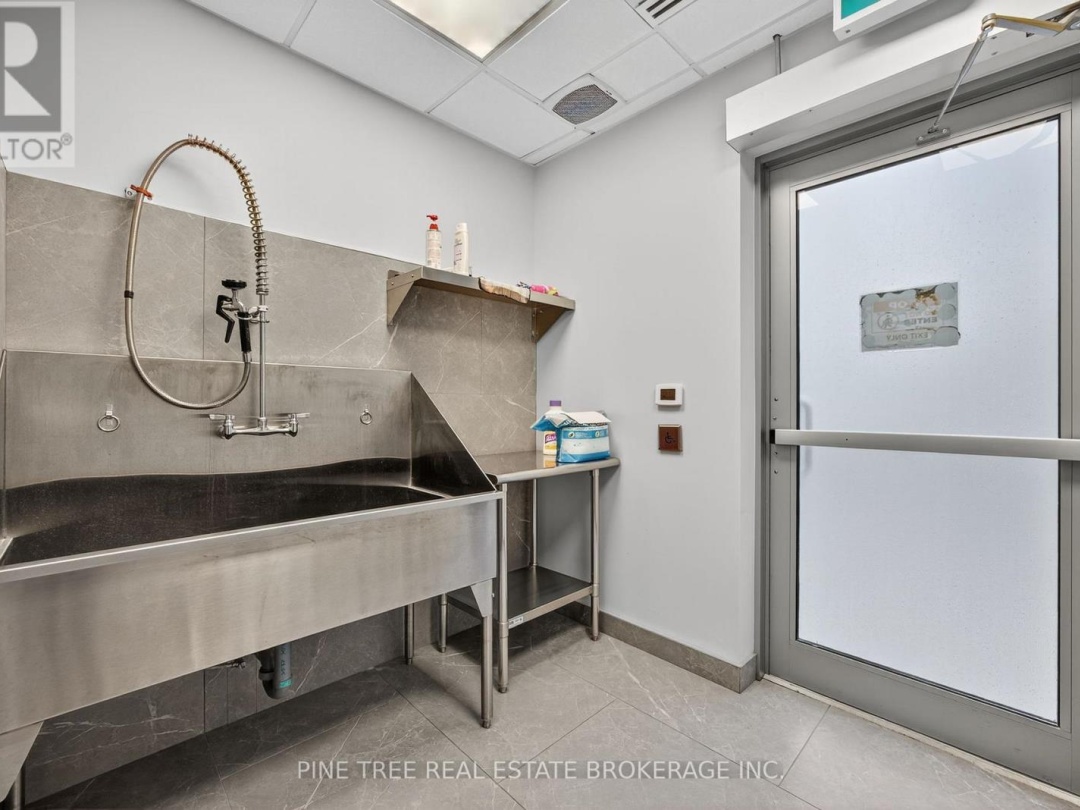 305 - 58 LAKESIDE TERRACE, 