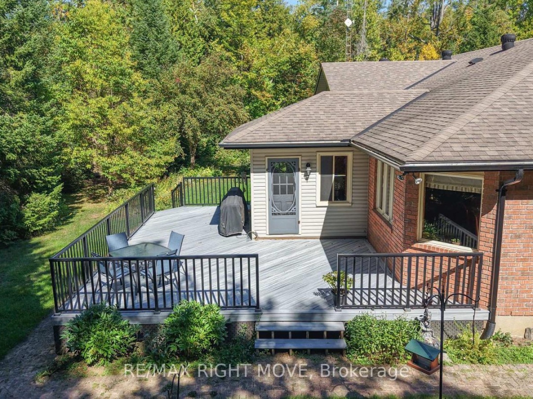 1892 CARRIAGE COURT, 