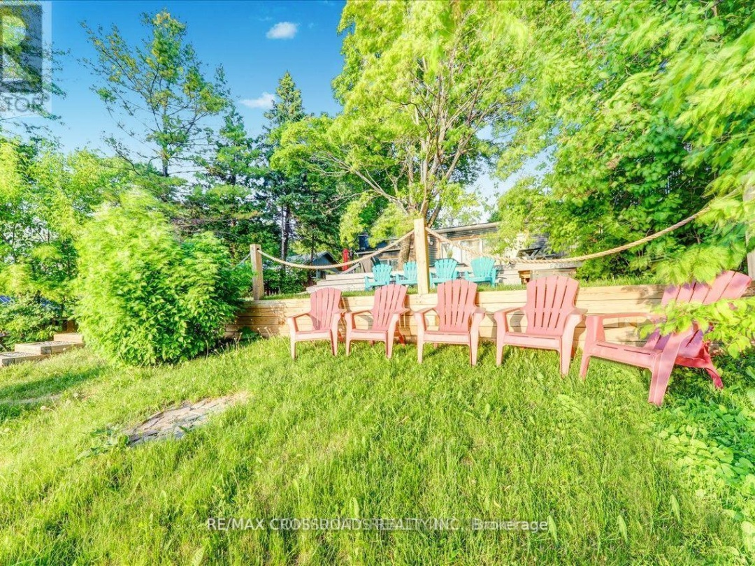 5794 Victoria Park Road, 