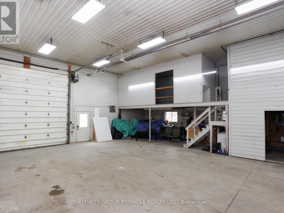 1042 SKYLINE ROAD, 