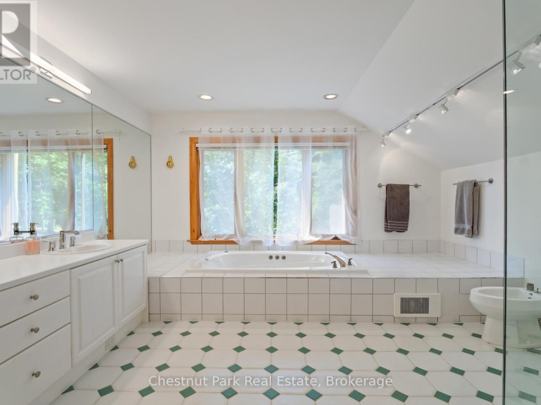 10 Wyldewood Road, 