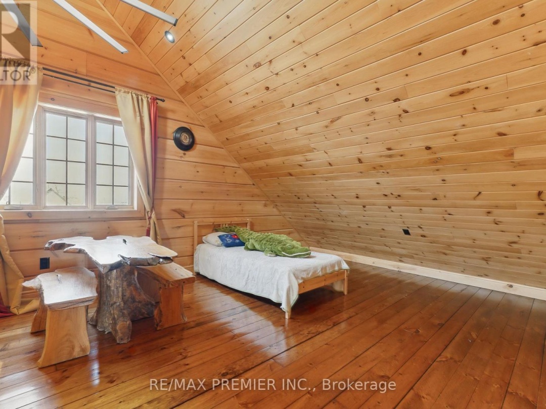 2441 Lakeshore Drive, Lake Simcoe