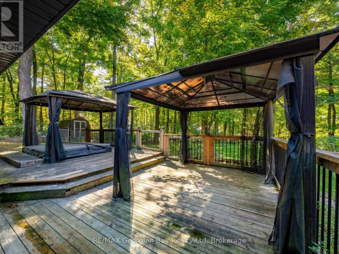 1745 TWIN OAKS CRESCENT, 