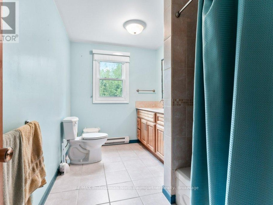 1080 Queen's Line Road, Minden Hills