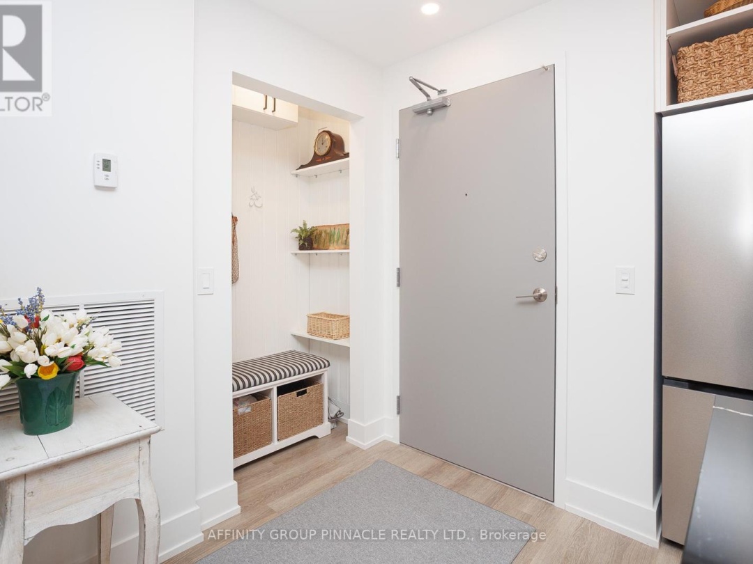 302 - 19A WEST STREET N, 