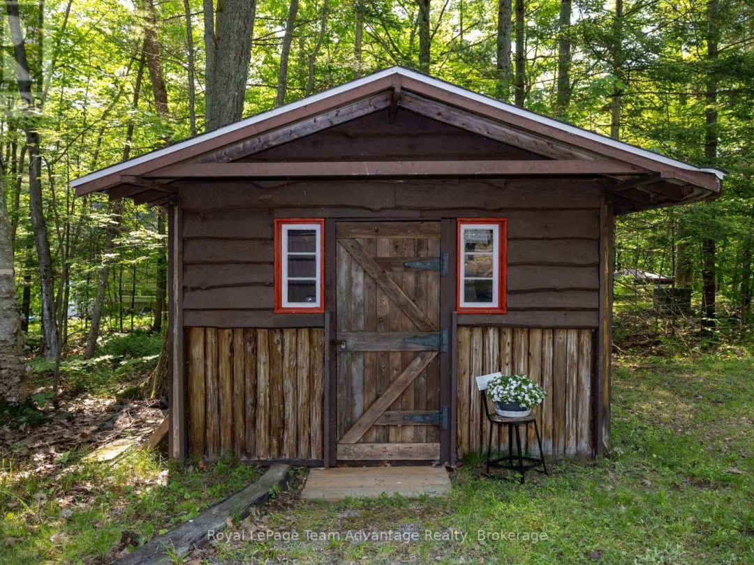 25 LIMBERT LANE N, 