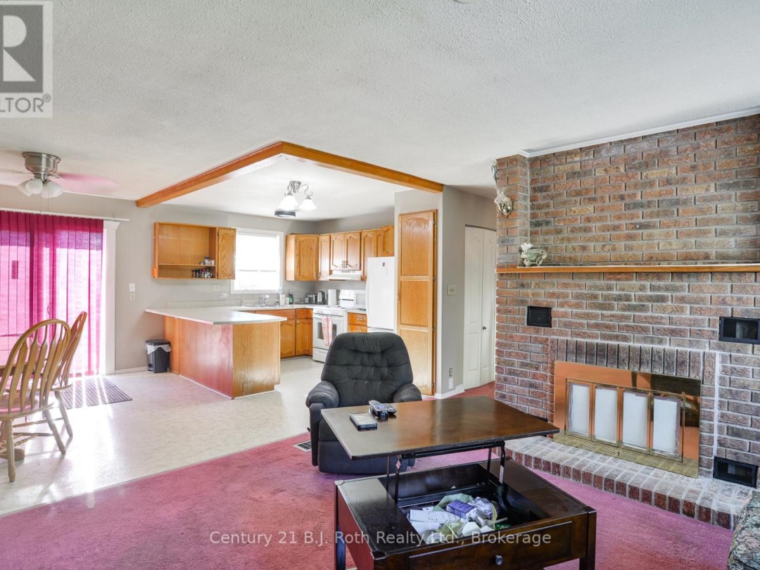 3 VINE STREET, 