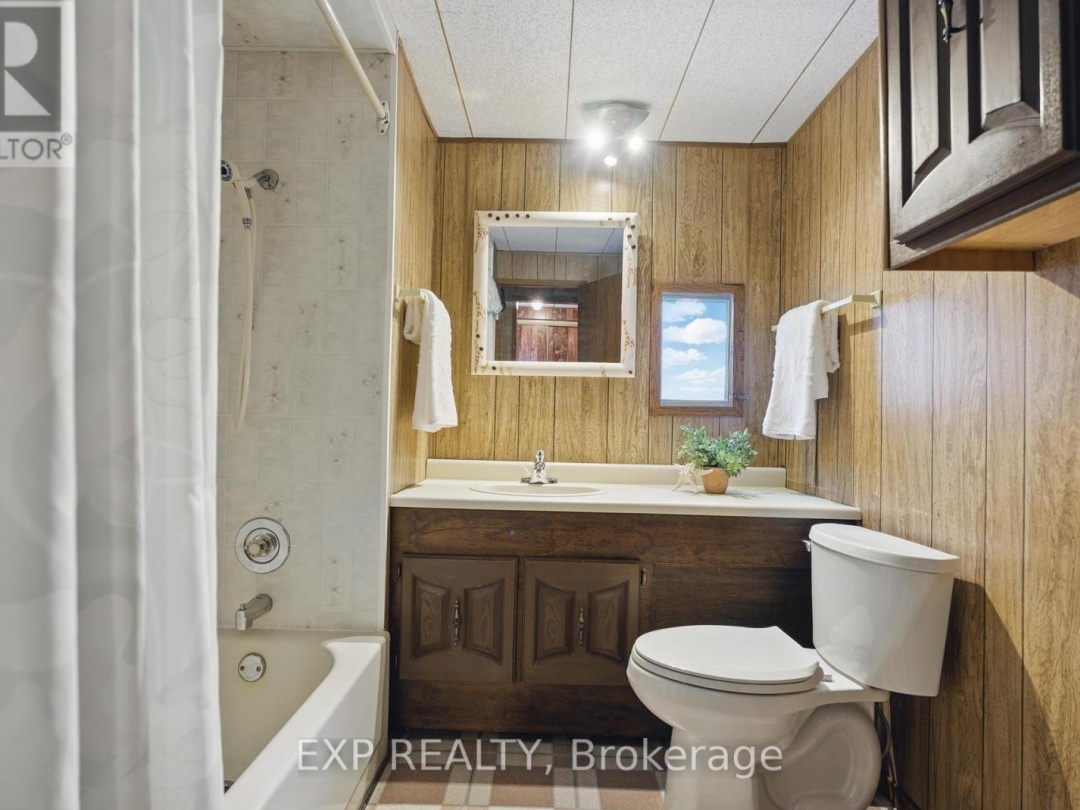 5B SOUTHWELL DRIVE, Horseshoe Lake