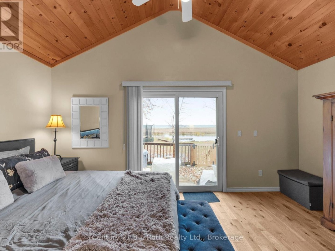 3772 HARRY'S LANE, Lake Simcoe