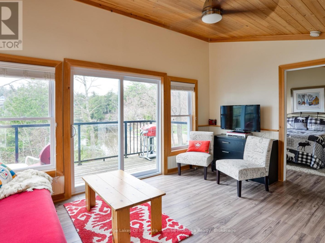 7 - 7 SILVER POINT ROAD, 