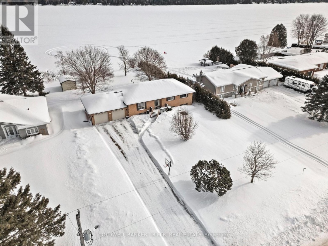 84 Pinewood Boulevard, Canal Lake