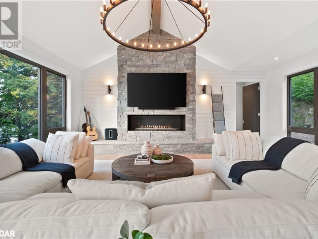 124 CLAREN CRESCENT Crescent, 