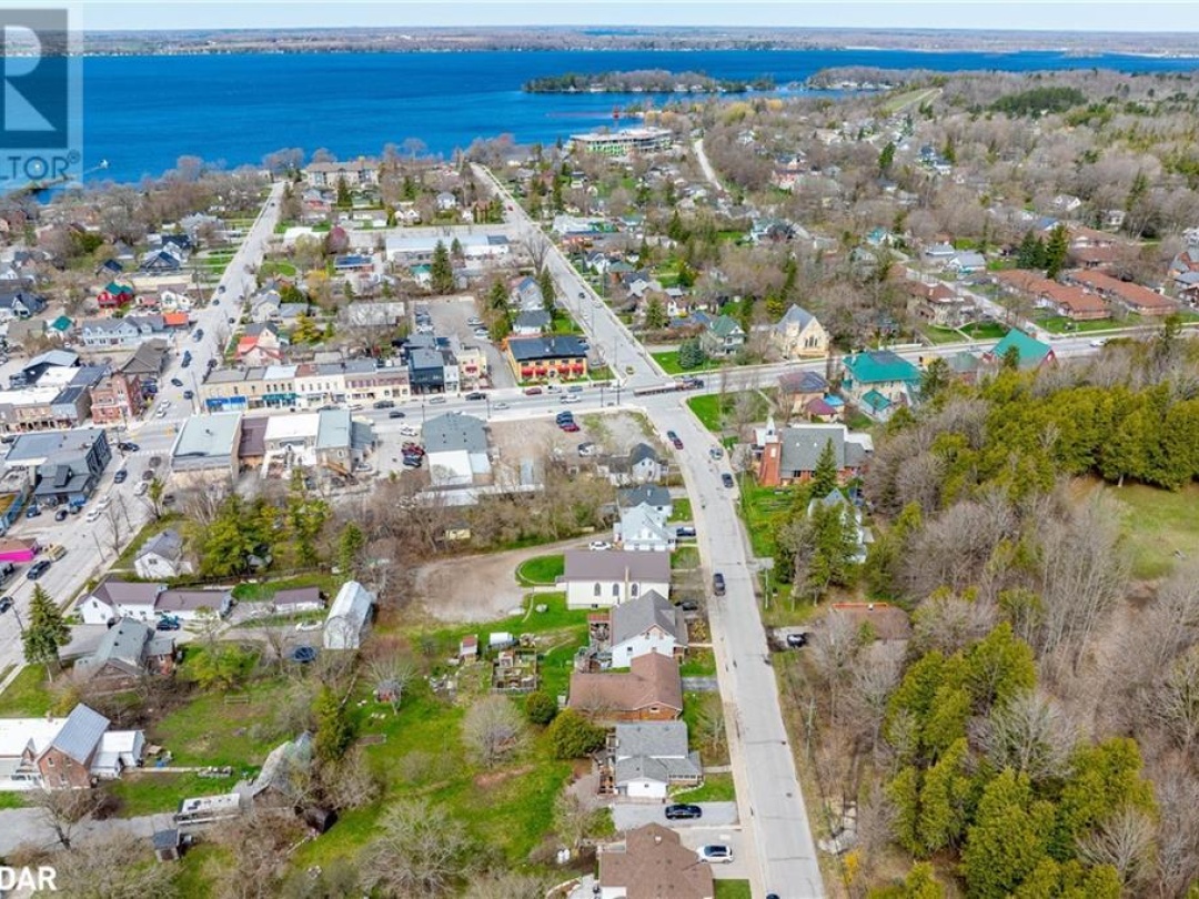 28 Bond Street E, Fenelon Falls