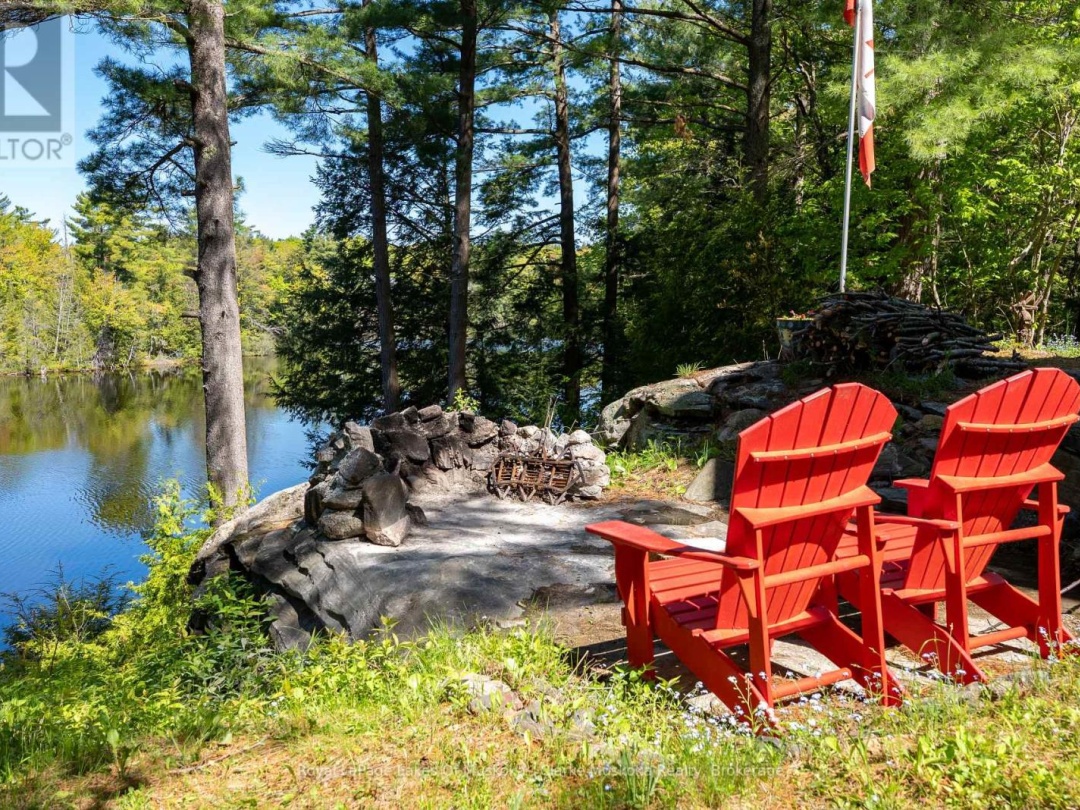 733 Whites Falls Road, Six Mile Lake