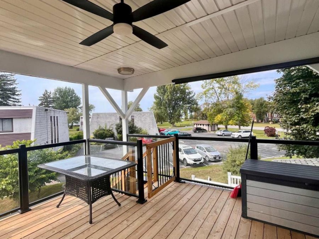 UNIT 2 - 3 PARADISE BOULEVARD W, 