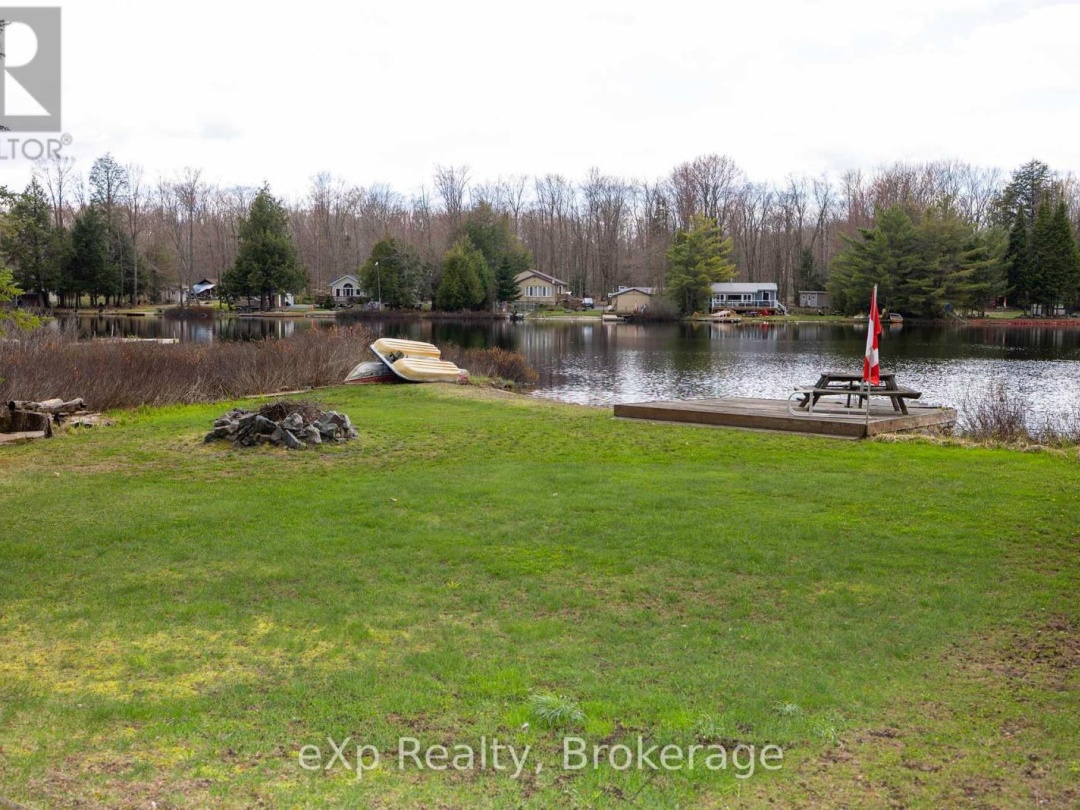 36 Roberts Lake Road E, Roberts Lake