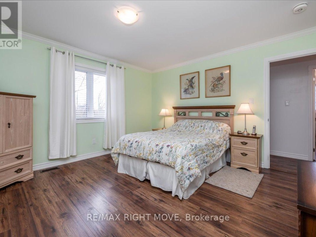 1 SINCLAIR CRESCENT, 