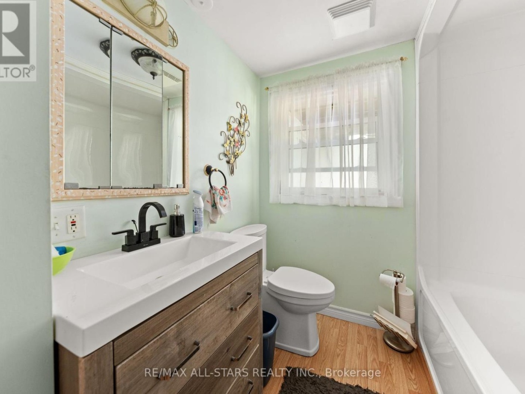 14 WYCHWOOD DRIVE E, 