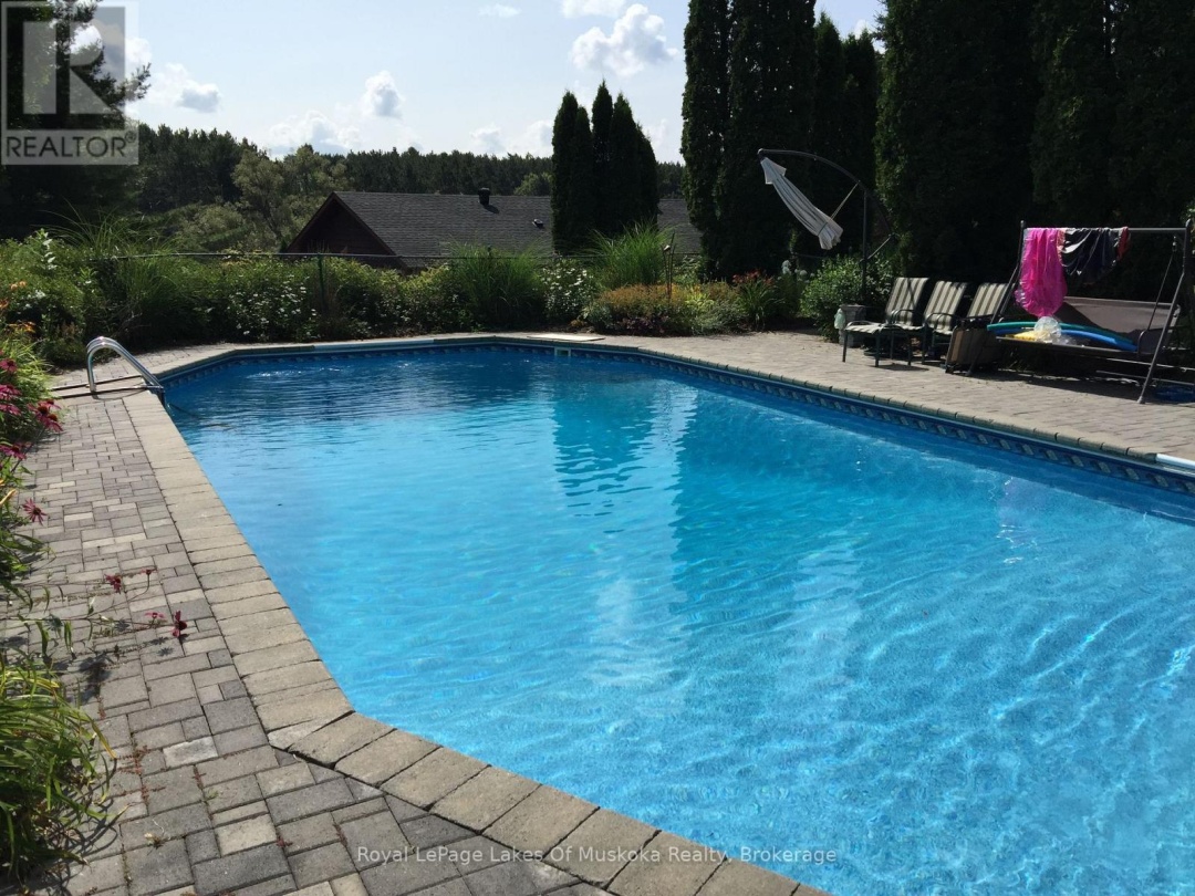 183 SANTAS VILLAGE ROAD, Muskoka River