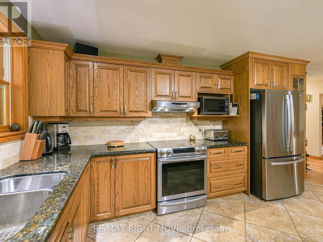 1892 CARRIAGE COURT, 