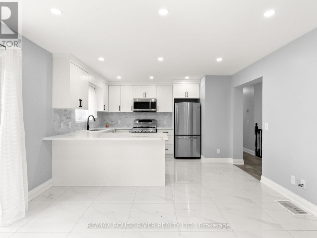 495 LAKELAND CRESCENT, 