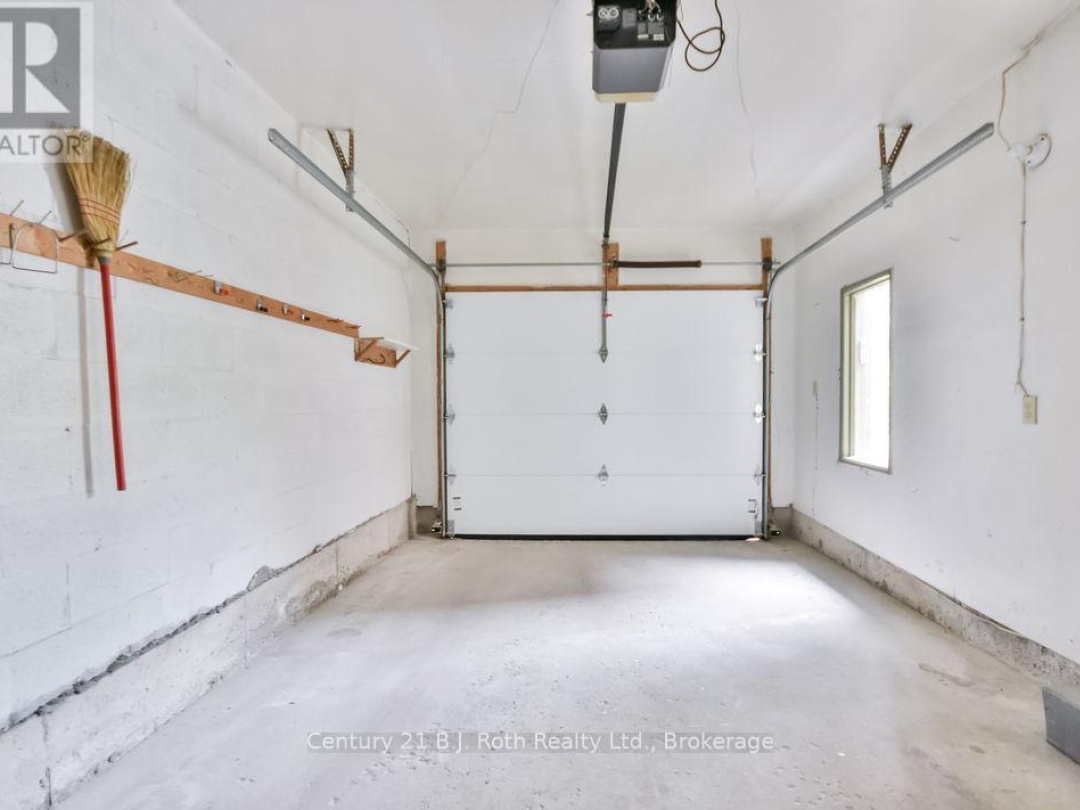 9 492 Laclie Street, Orillia