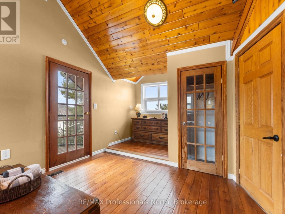 1307 Watts Road W, Kennisis Lake
