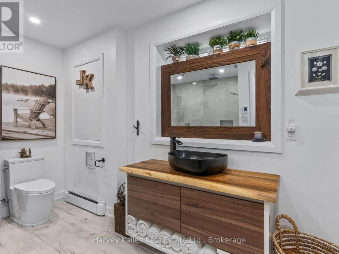 157 Chalet Crescent, Peninsula Lake