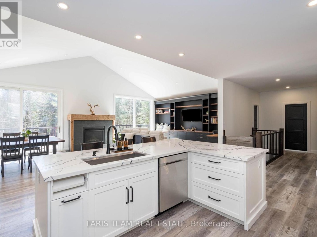 151 Mount Saint Louis Road E, Coldwater Lake