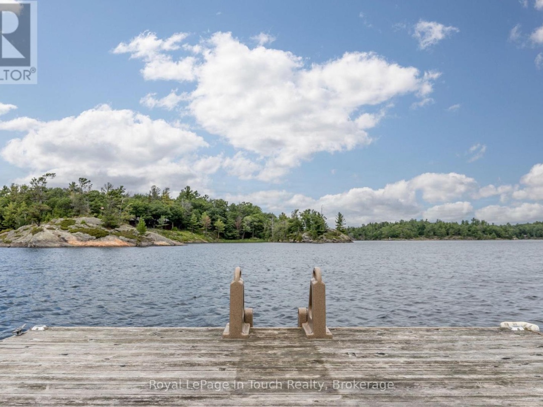 B686-8 DERBYSHIRE ISLAND, Georgian Bay