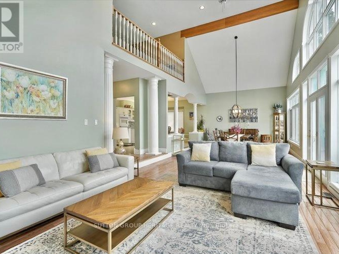 400 FRONT STREET W, 