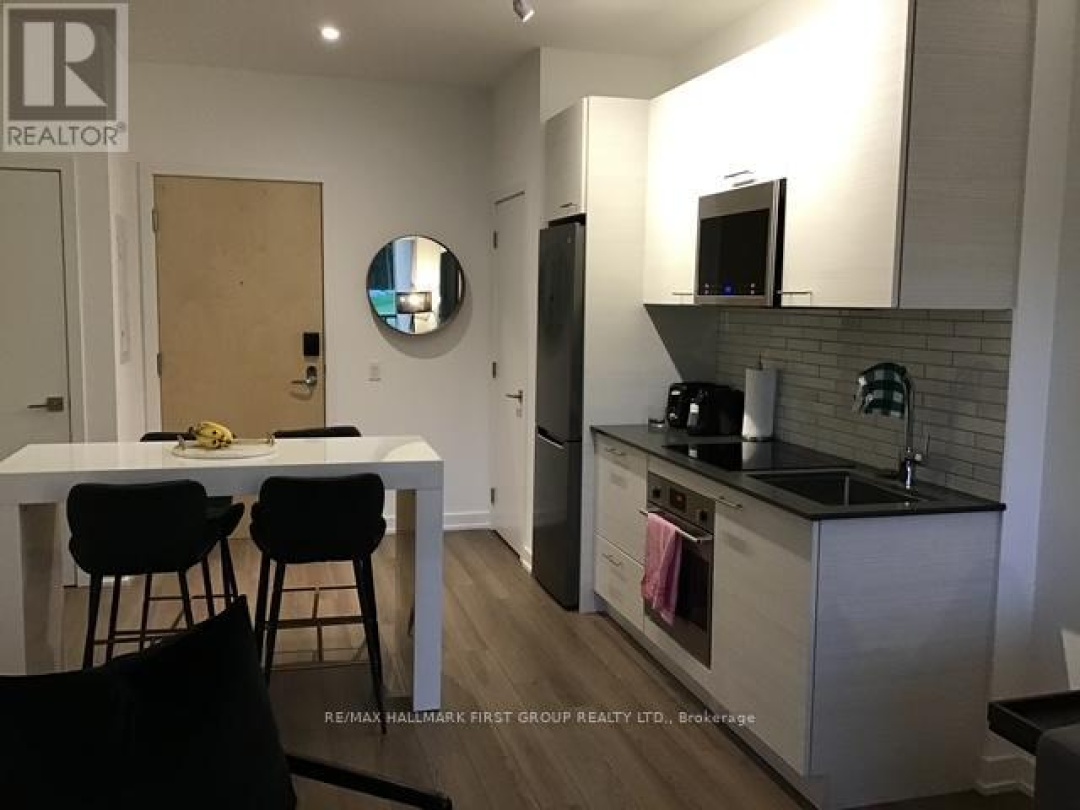 104 - 120 CARRICK TRAIL, 